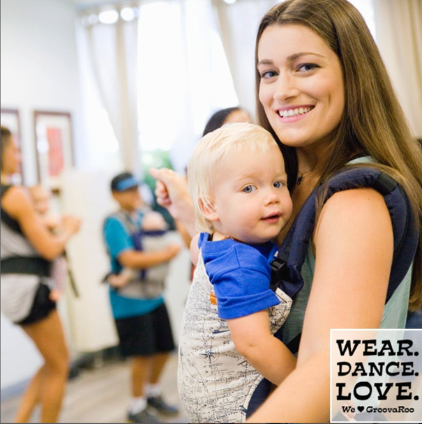 GroovaRoo Babywearing Dans