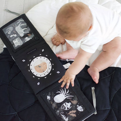 Baby tummy time-galerij met spiegel