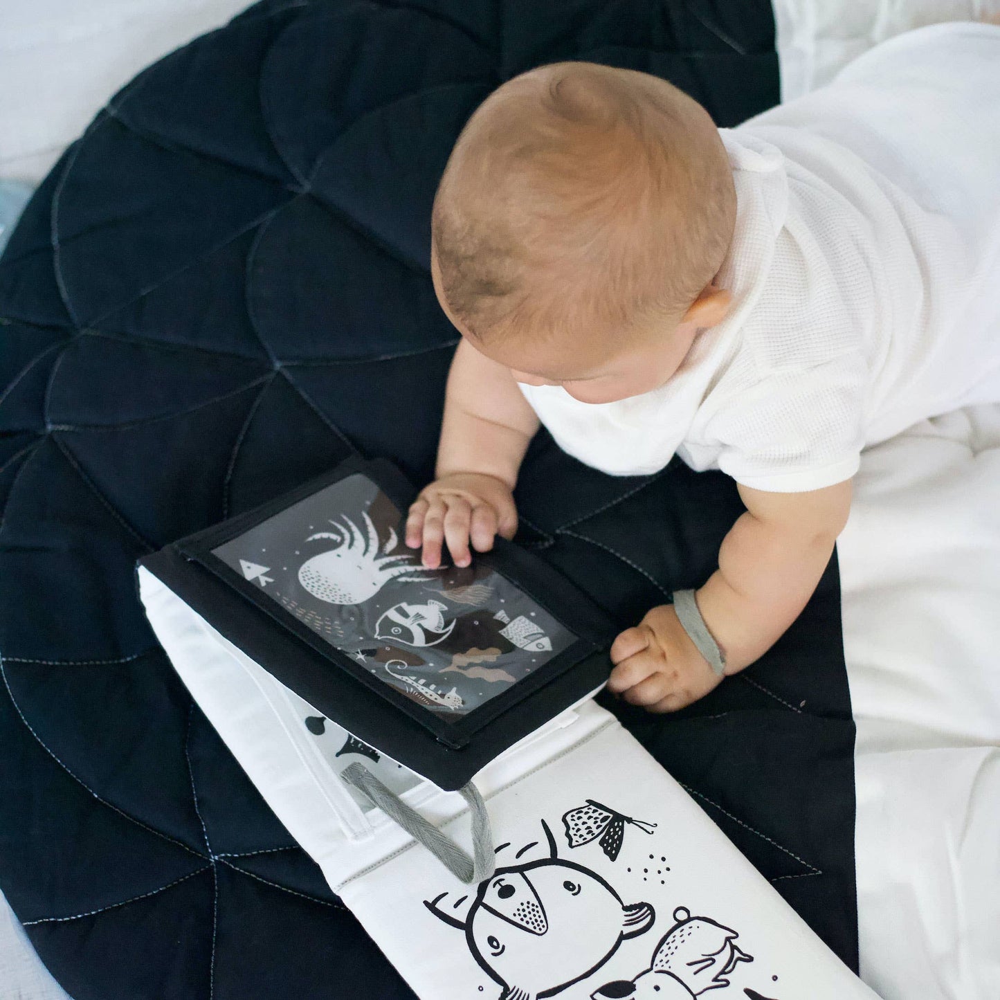 Baby tummy time-galerij met spiegel