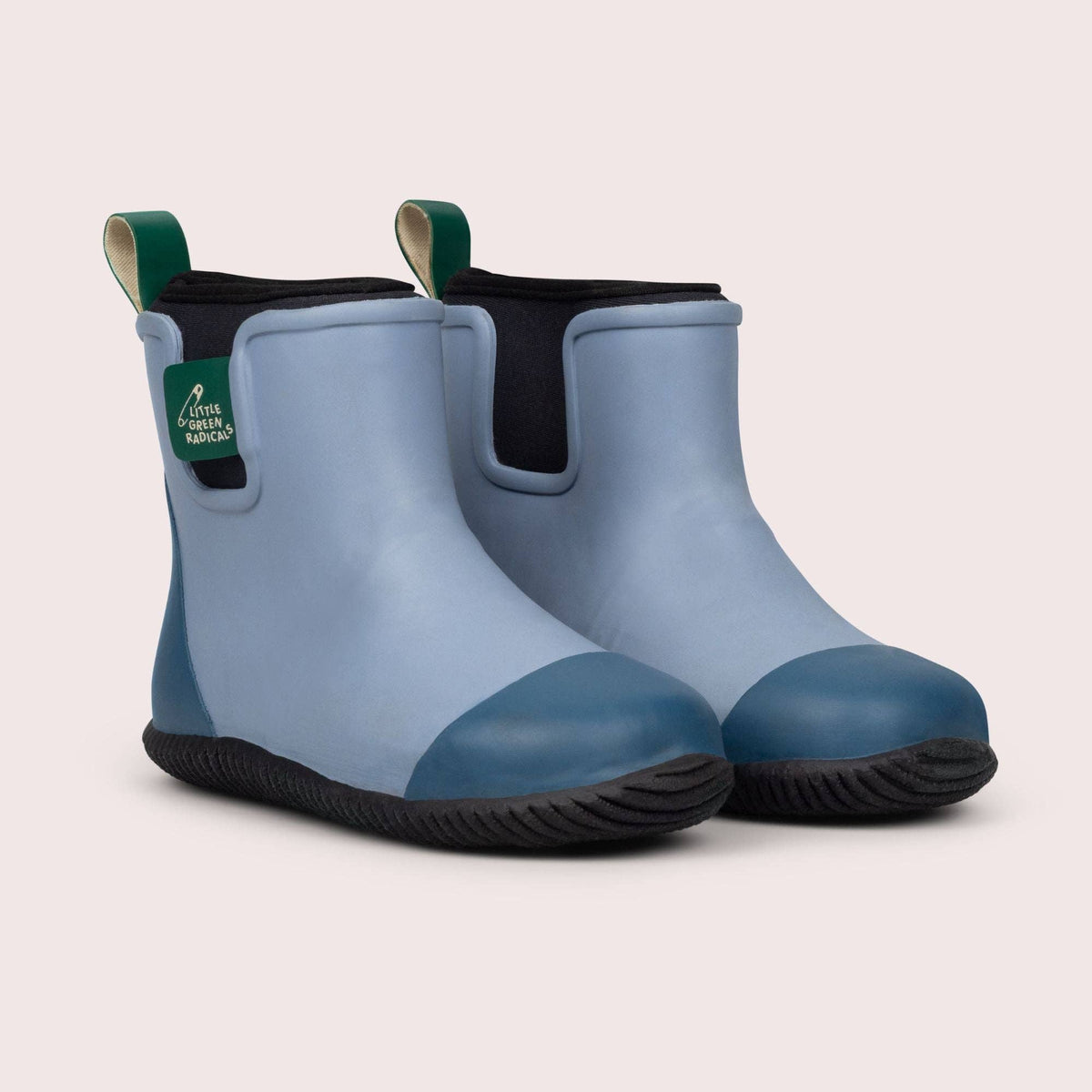 Zachte blauwe regenlaarzen van natuurlijk rubber tot de enkel