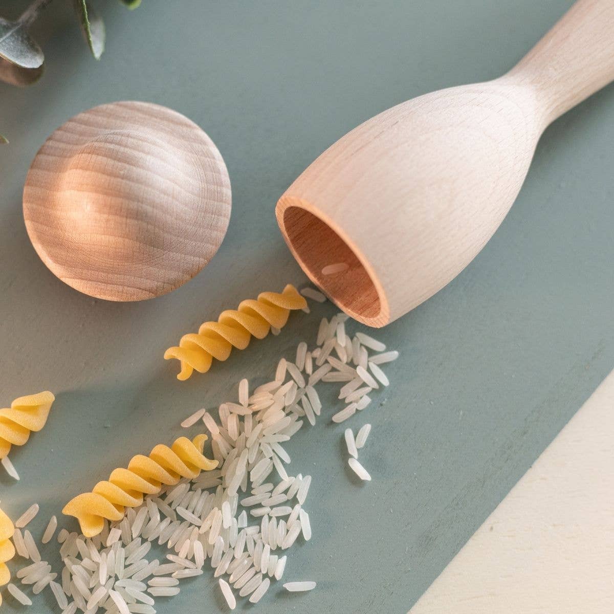 Creatieve rammelaar "Frieda" vulling & kleur | houten speelgoed