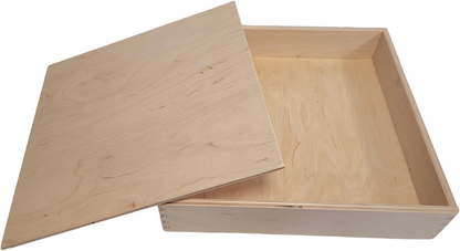 Wooden play tray with lid (25x25x5 cm)