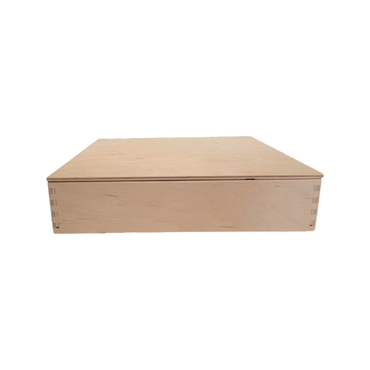 Wooden play tray with lid (25x25x5 cm) (normalized)