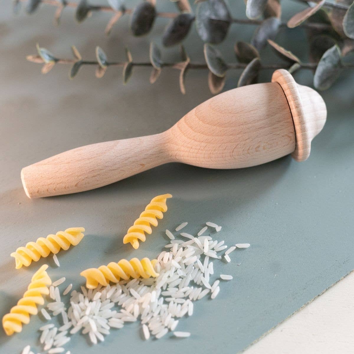 Creatieve rammelaar "Frieda" vulling & kleur | houten speelgoed